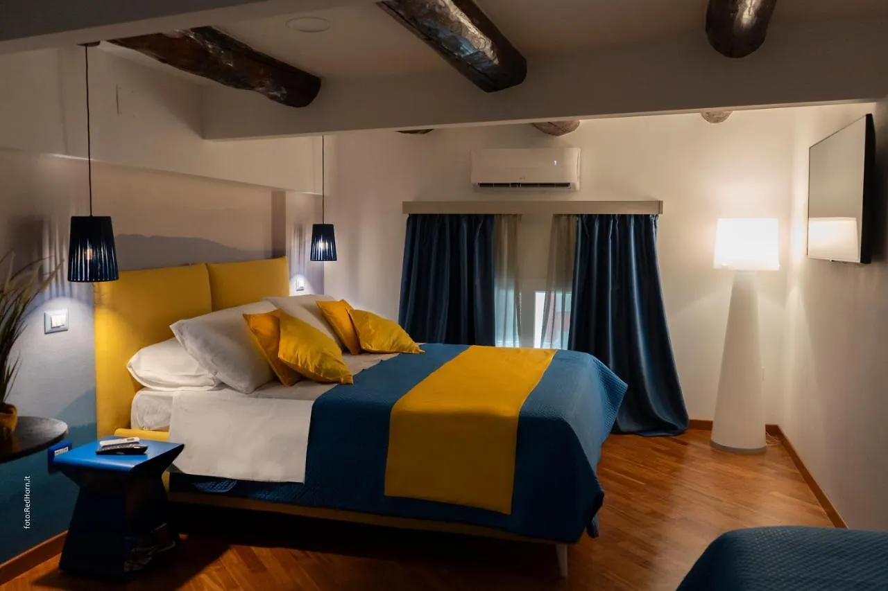Apartment Two Rooms Chiaia 37 Naples Italy