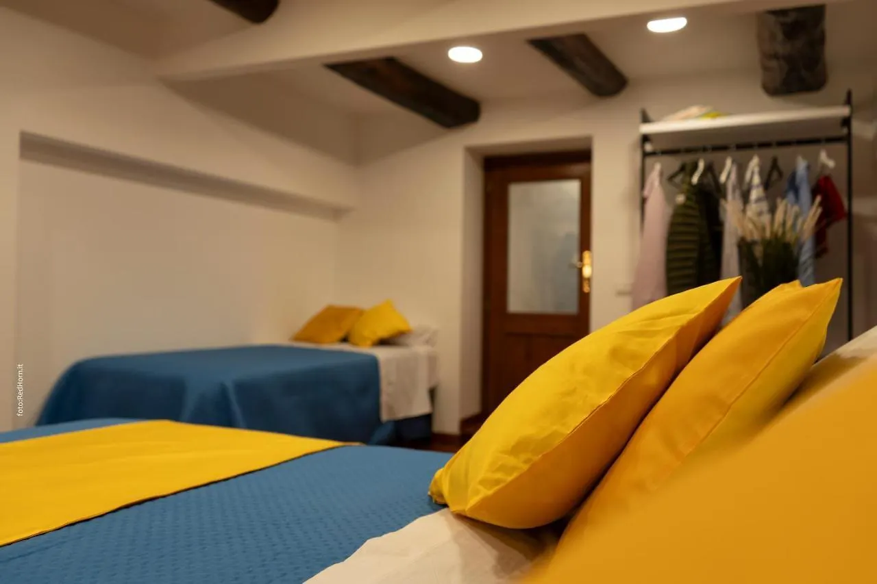 Apartment Two Rooms Chiaia 37 Neapel