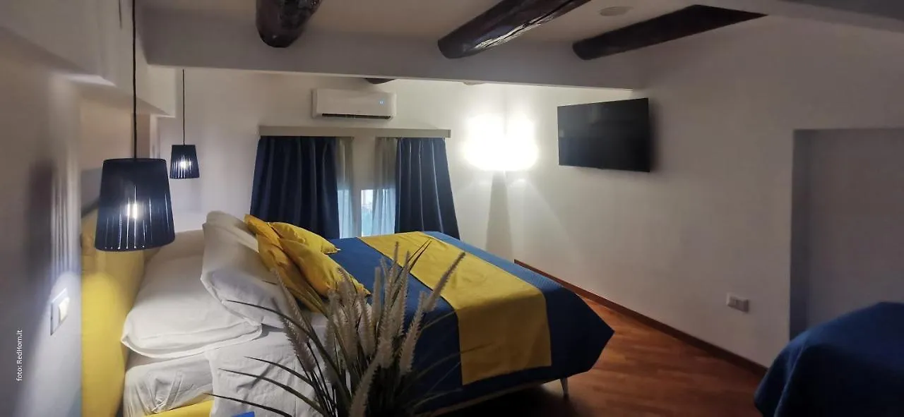 Two Rooms Chiaia 37 Neapel