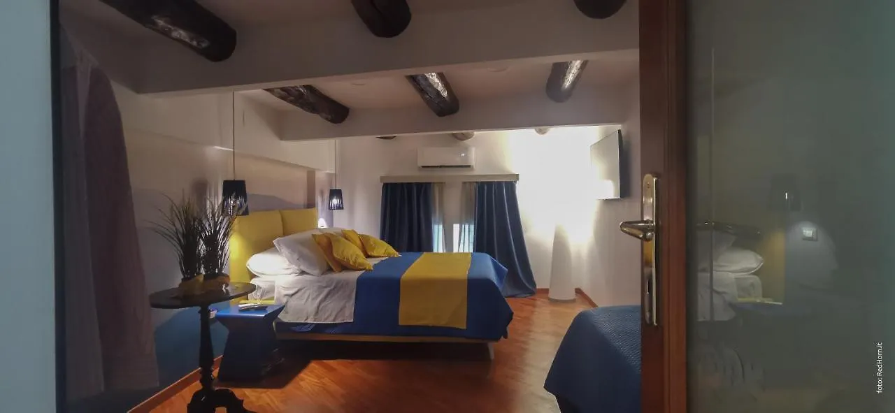 Apartment Two Rooms Chiaia 37 Neapel