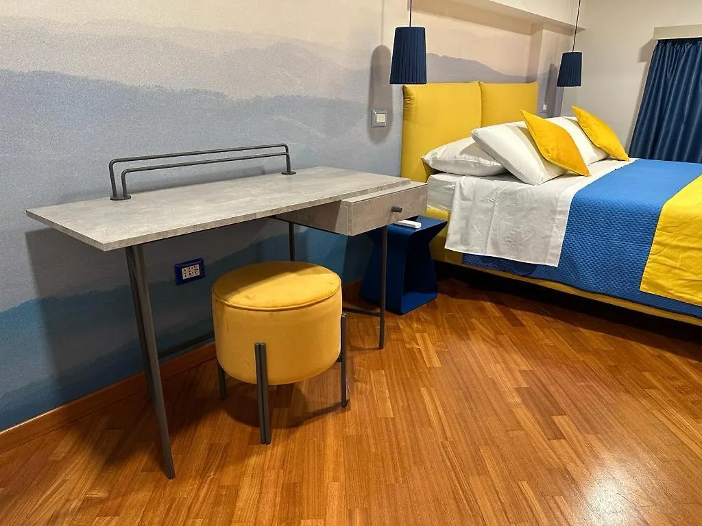 Two Rooms Chiaia 37 Neapel Italien